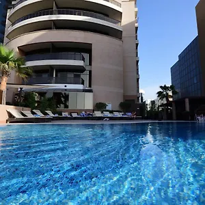 מלון Majestic Retreat